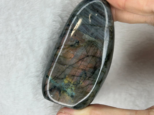 Rainbow flash labradorite freeform A