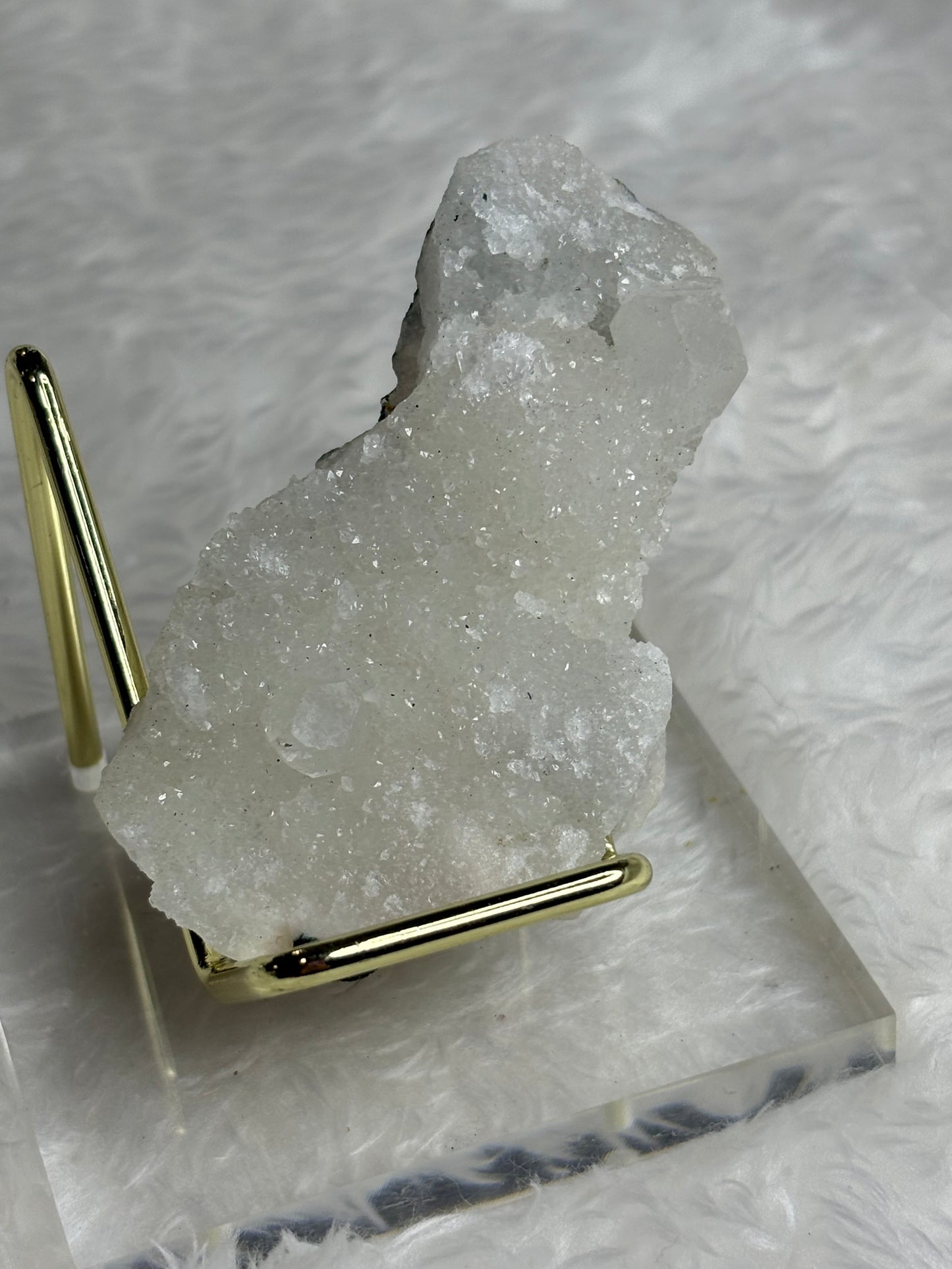 Sugary apophylite