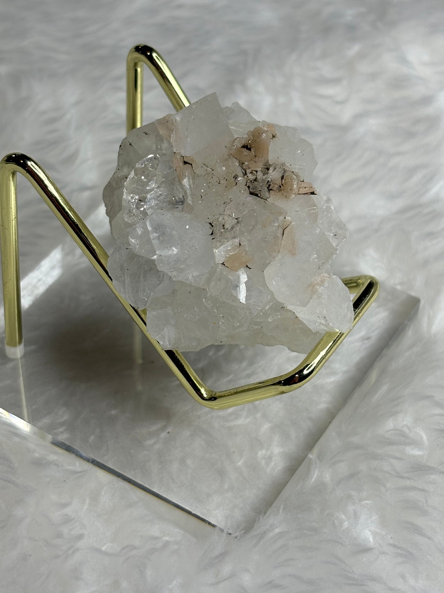 Diamond apophylite w/ peach stillbite