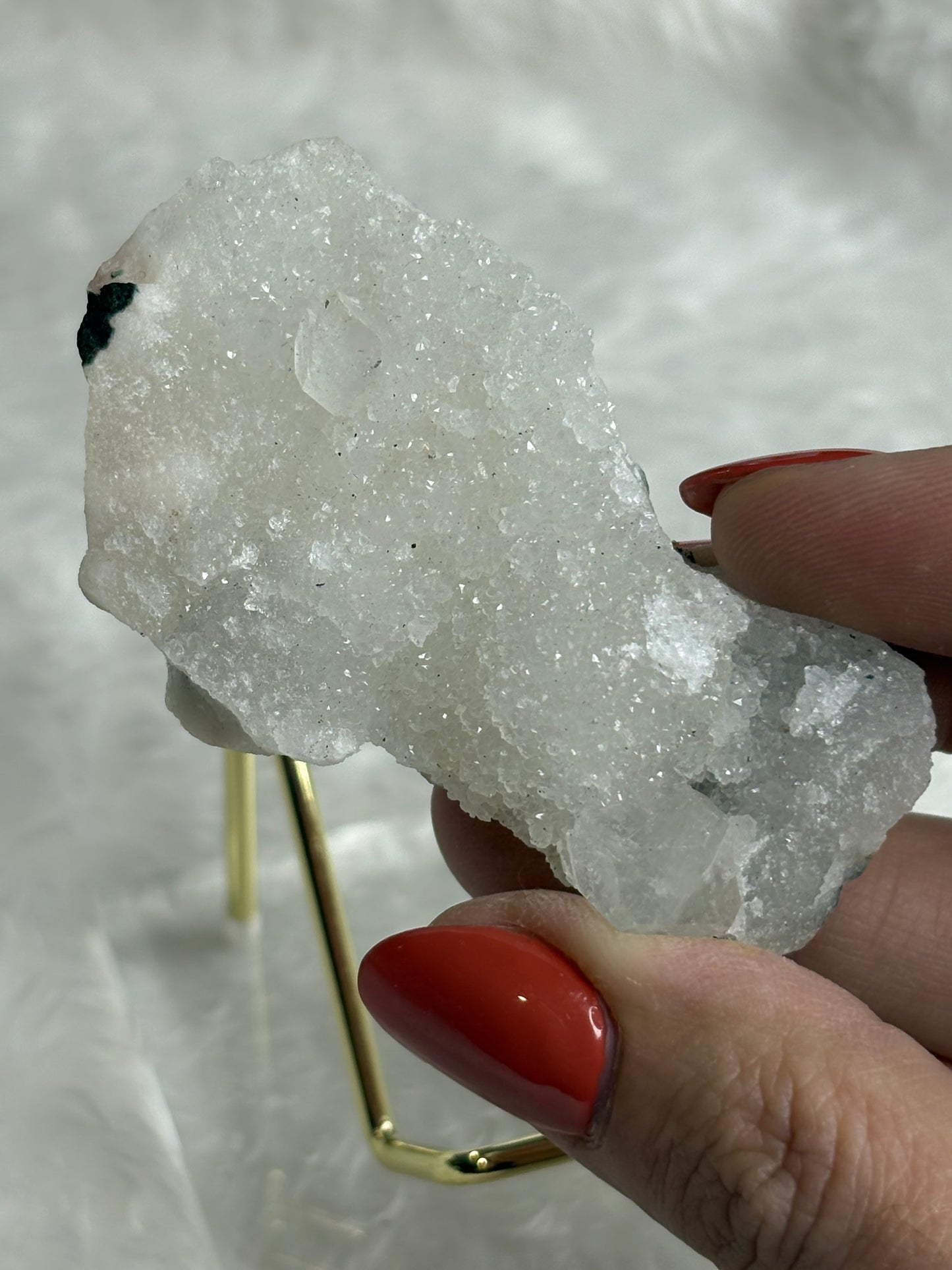 Sugary apophylite