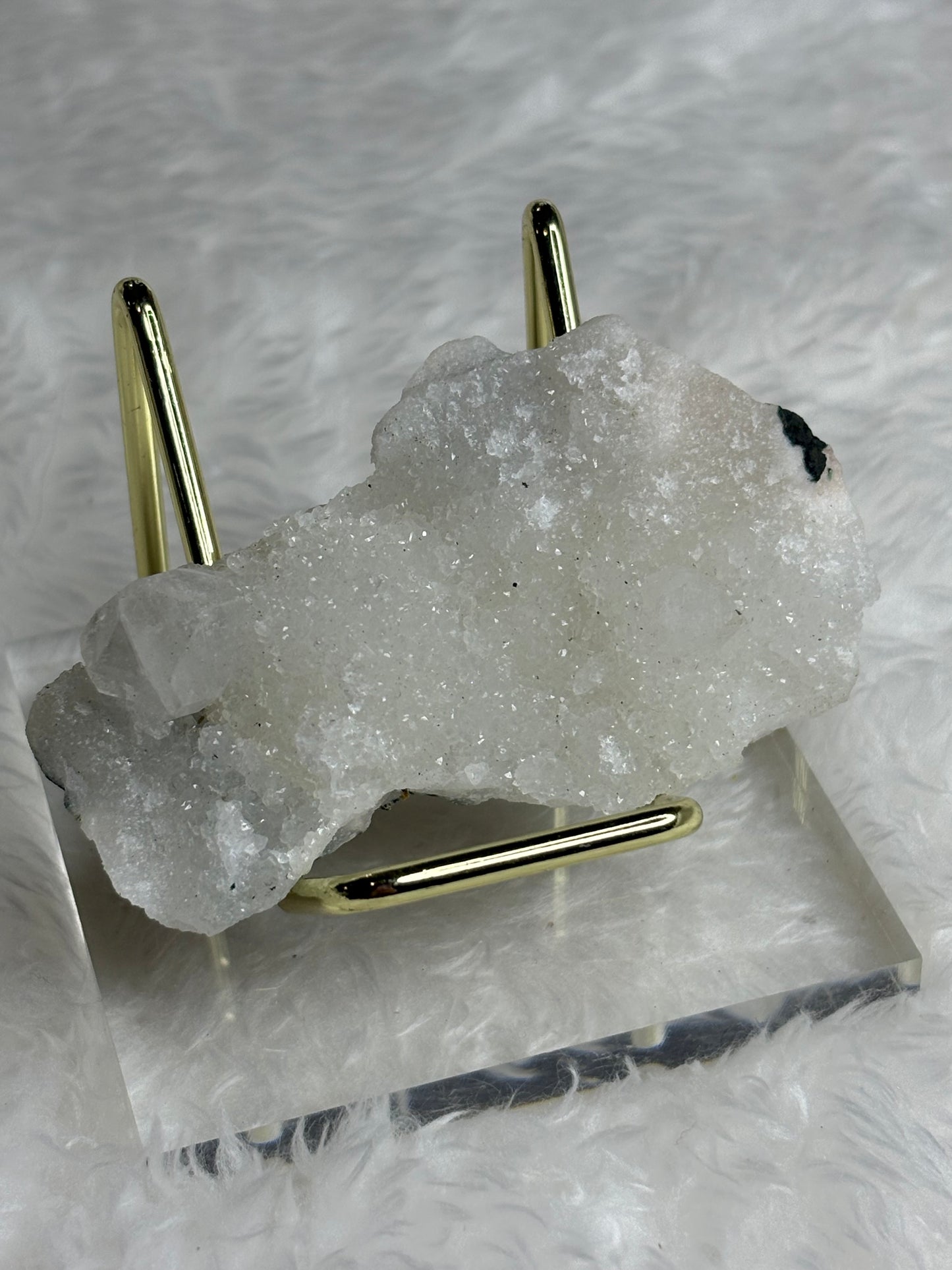Sugary apophylite